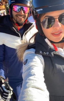 Jacqueline Fernandez has joined the Bollytwood bandwagon holidaying in Switzerland this holiday season. The actress was having fun in SwitzerlandÃƒÂƒÃ‚Â¢ÃƒÂ‚Ã‚Â€ÃƒÂ‚Ã‚Â™s Gstaad where she has bumped into lovebirds Varun Dhawan and Natasha Dalal.