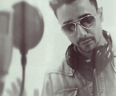 Megastar Amitabh Bachchan has presented RJ-actor Mantra