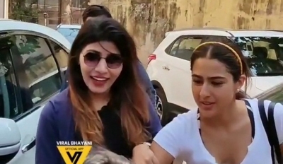 A video of a fan trying to kiss the hand of Bollywood actress Sara Ali Khan has gone viral. In the video shared by Mumbai-based celebrity photographer Viral Bhayani on Instagram, a man can be seen asking for Sara