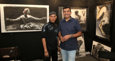 Artist Gautam Patole and chef Sanjeev Kapoor at the India Art Festival 2020.