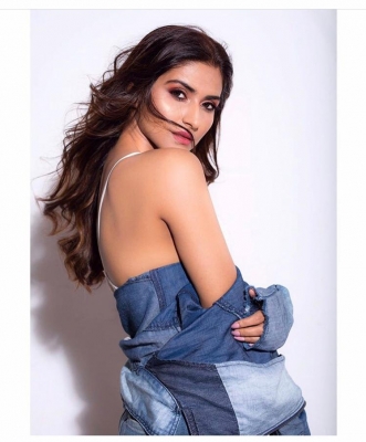 It would be an emotional moment for Pranutan Bahl if she gets an opportunity to work with her father and Bollywood actor Mohnish Bahl.