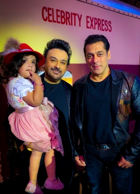 Adnan Sami recently visited the Bigg Boss house with his family!