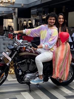 Amrin Qureshi  and Namashi Chakraborty spotted all smiles on valentineÃƒÂ¢Ã‚Â€Ã‚Â™s eve!! Seems like the duo is already having a great time while they  were papped at Sincity Rooftop Resto and Lounge. The duo will soon mark their debut in upcoming film Bad Boy directed by Rajkumar Santoshi.