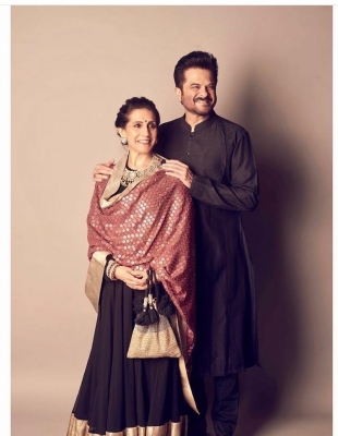 Actor Anil Kapoor is seen in totally love mood on Valentine