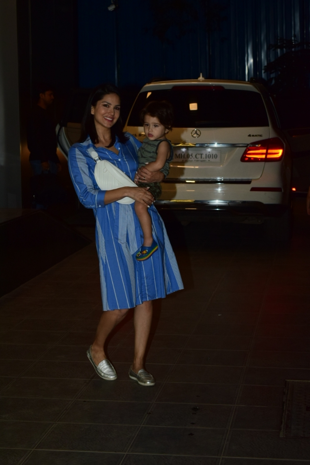 Mumbai: Actress Sunny Leone spotted at Juhu in Mumbai on Mar 04, 2020. (Photo: IANS)