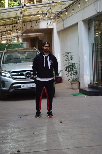 Mumbai: Actor Varun Dhawan seen at a recording studio in Juhu, Mumbai on March 16, 2020. (Photo: IANS)