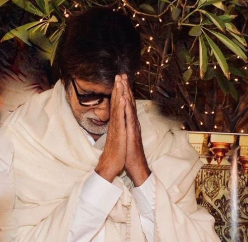 Bollywood veteran Amitabh Bachchan has penned a poem urging citizens to cooperate during the 21 days nationwide lockdown. On Tuesday evening, Prime Minister Narendra Modi announced a complete lockdown for 21 days to prevent further spreading of the COVID 19 pandemic in India. (Photo Courtesy: Amitabh Bachchan/ Official Blog)