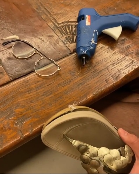 Twinkle Khanna tries her hands in repairing broken slipper, specs.