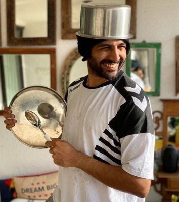 Mumbai, April 6 (IANS) Akshay Kumar, Ayushmann Khurrana, Tiger Shroff, Kartik Aaryan, Ananya Panday, Kriti Sanon, RajkummarRao and Taapsee Pannu are among a slew of Bollywood celebrities who feature in a new song, 