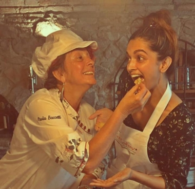 Ranveer calls Deepika cheesy lover.