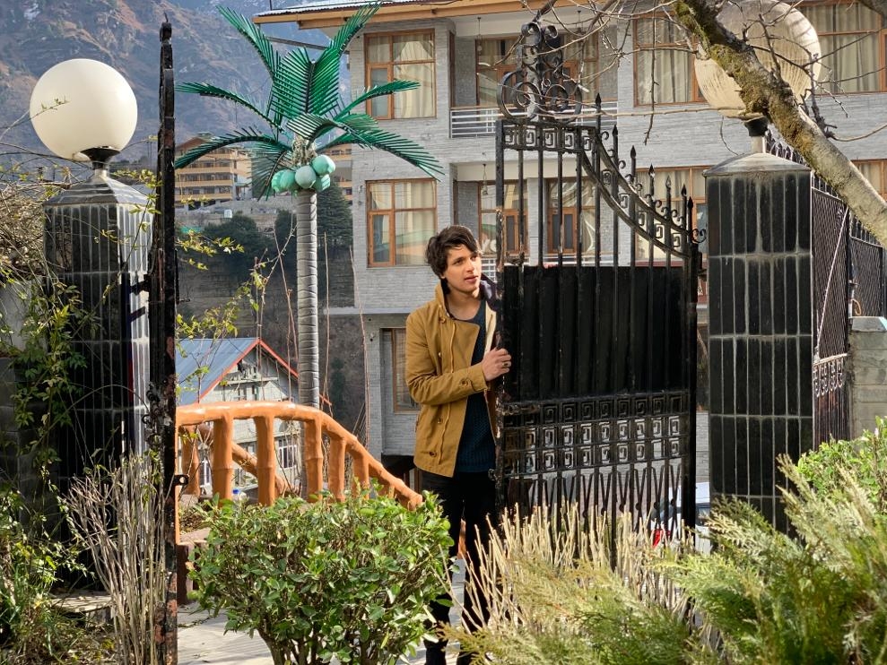 Late composer Aadesh Shrivastava's son Avitesh to unveil song 'Yaadein'.