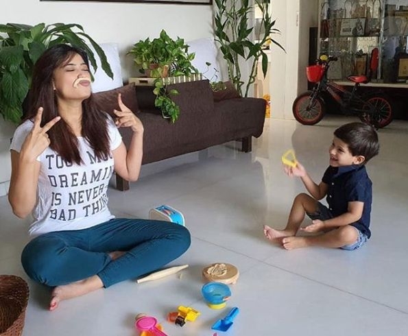 Shweta Tiwari, son play with dough amid lockdown.