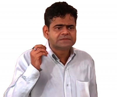 Mumbai, April 23 (IANS) Veteran actors Neena Gupta and Sanjay Mishra gorge on 