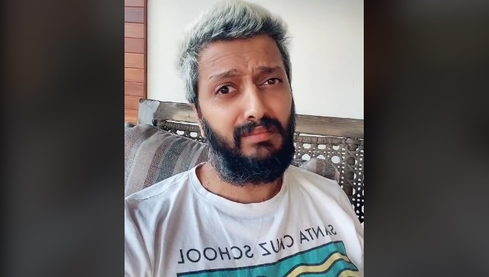 Riteish Deshmukh imitates funny dialogue between Salman Khan and reality show singer.