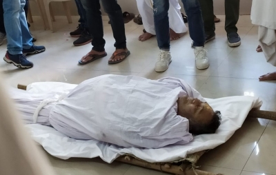 Mumbai: The mortal remains of actor Rishi Kapoor ahead of his last rites at Chandanwadi in the Marine Lines area of Mumbai on Apr 30, 2020. (Photo: IANS)