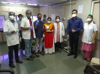 Actress Zoa Morani blood donation.