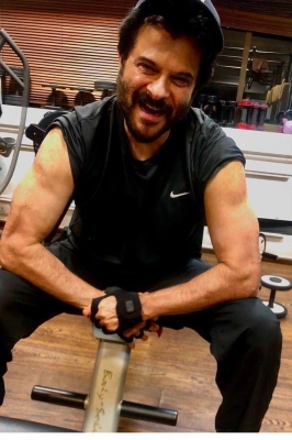Anil Kapoor stresses on importance of mental health to fight COVID-19.