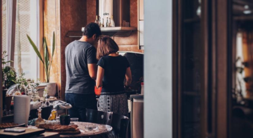 Lockdown bringing couples closer, says new survey.