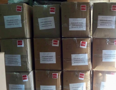 Sonakshi Sinha thanks fans for donating PPE kits to Pune hospital.