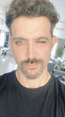 Hrithik Roshan keeps fast for 23 hours.