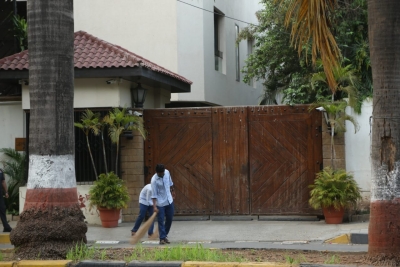 Big B appreciates workers on Sunday duty outside his bungalow.