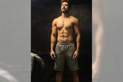 Saqib Saleem flaunts washboard abs.