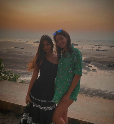 Suhana Khan gets a ÃƒÂƒÃ‚Â¢ÃƒÂ‚Ã‚Â€ÃƒÂ‚Ã‚Â˜nostalgic