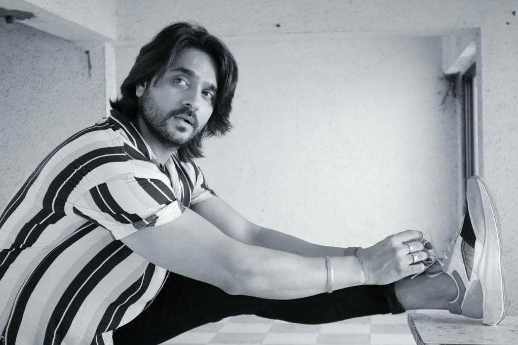 Ashish Sharma's 'rattling' encounter with snakes.