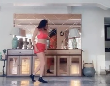 Karishma Tanna moonwalks to Drake's rhythm.