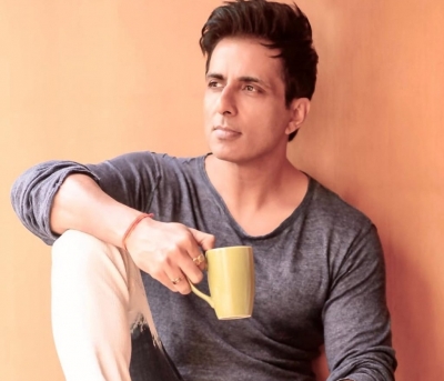 Mumbai, May 28 (IANS) Governor of Maharashtra Bhagat Singh Koshyari has praised Bollywood star Sonu Sood for extending help to stranded migrant labourers, and ensuring safe travel for them.