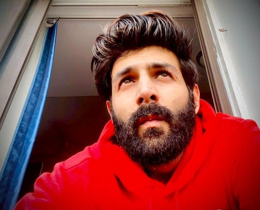 Kartik Aaryan: 'Daadhi bula rahi hai.