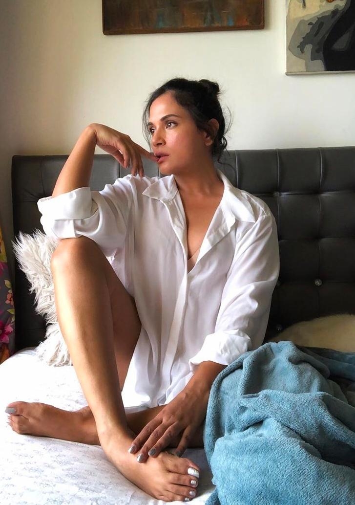 Richa Chadha questions non-payment of salary to Delhi doctors.