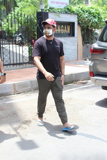 Mumbai: Actor Amit Sadh seen at a dubbing studio in Juhu, Mumbai on June 19, 2020. (Photo: IANS)