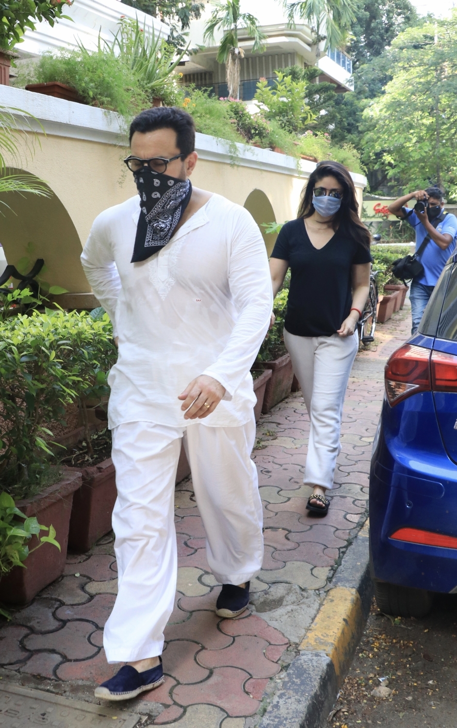 Mumbai: Actors Saif Ali Khan and Kareena Kapoor Khan seen at  Bandra in Mumbai  on June 25, 2020. (Photo: IANS)