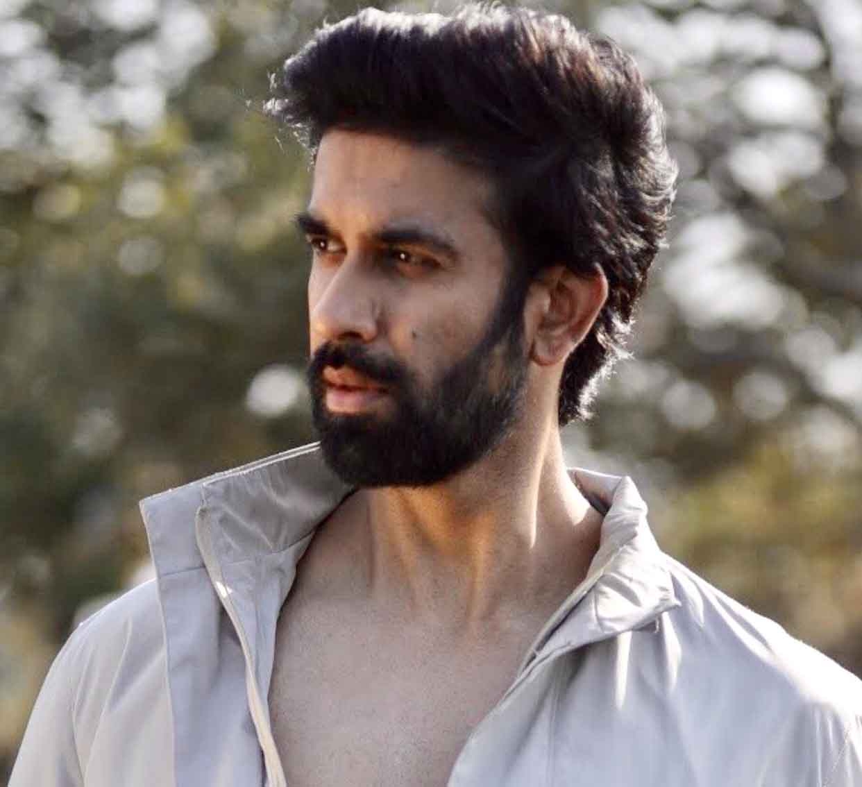 Sushmita Sen's brother Rajeev Sen set for Bollywood debut.