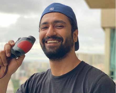 Vicky Kaushal looks through binocular for his 'peeps beyond 2 kms'.