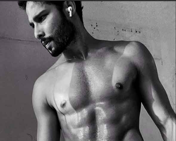 Siddhant Chaturvedi calls himself a 'bomb'.