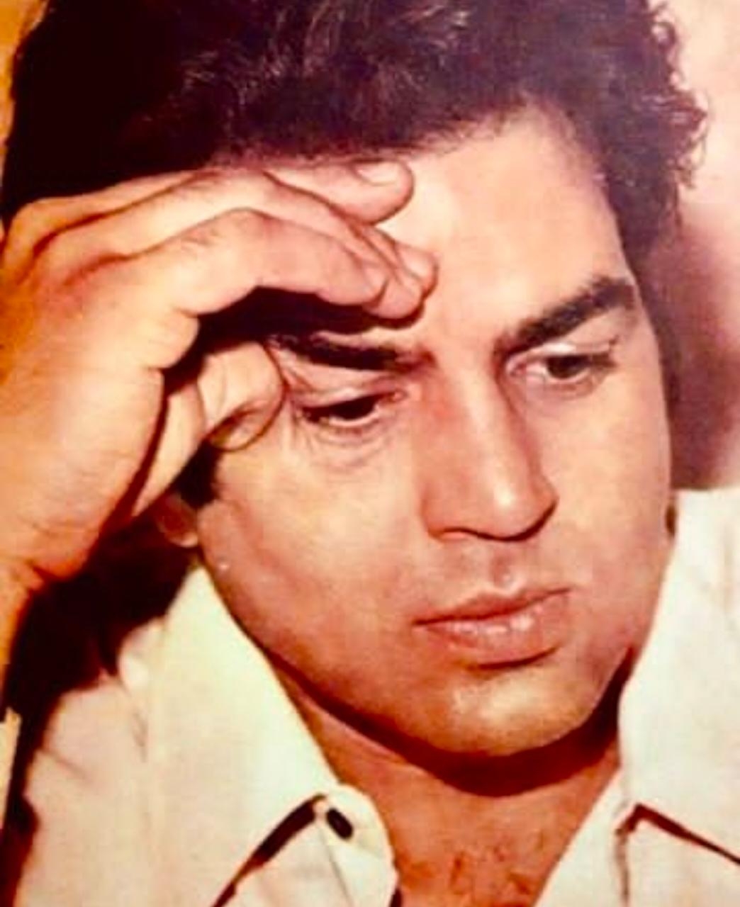 Dharmendra sad to see the condition of his favourite theatre in Ludhiana.