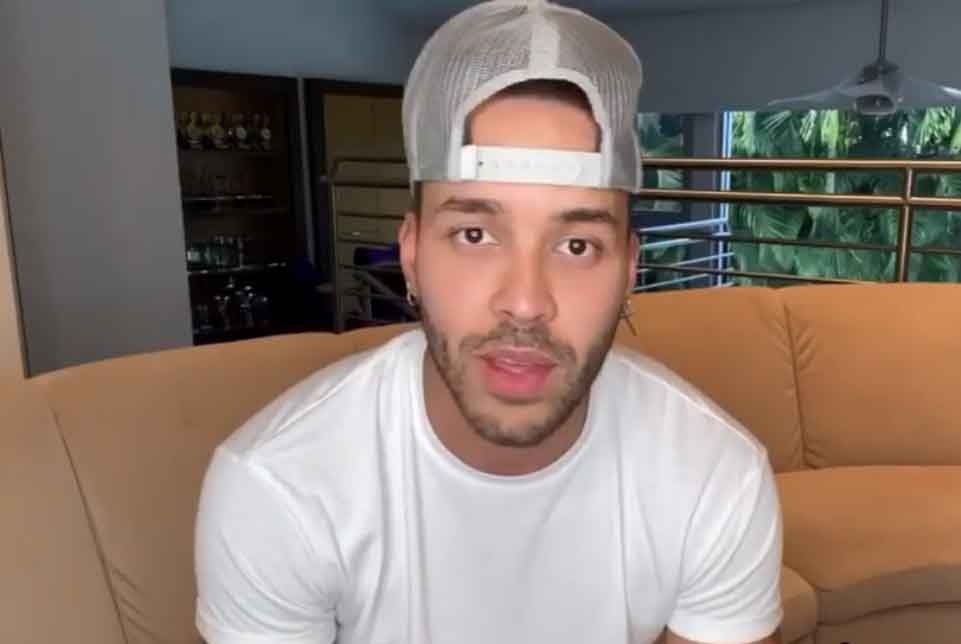 Singer Prince Royce recovering from COVID-19.