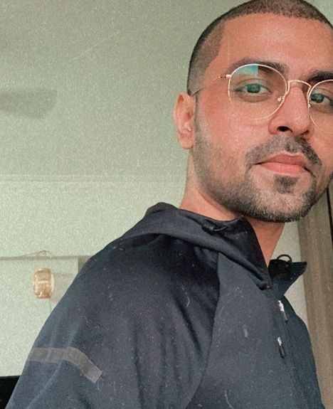 Jitendra Kumar's 'self haircut' goes wrong.