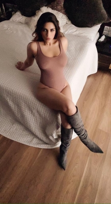 Shama Sikander enjoys virtual photoshoot sessions.