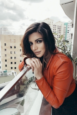 Shama Sikander enjoys virtual photoshoot sessions.