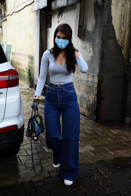 Mumbai: Actress Vaani Kapoor seen at a Bandra salon in Mumbai on July 12, 2020. (Photo: IANS)