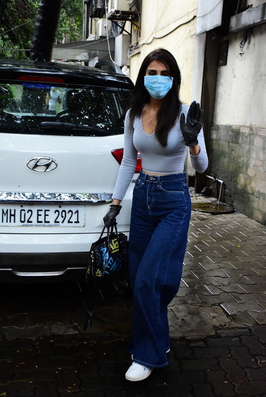 Mumbai: Actress Vaani Kapoor seen at a Bandra salon in Mumbai on July 12, 2020. (Photo: IANS)