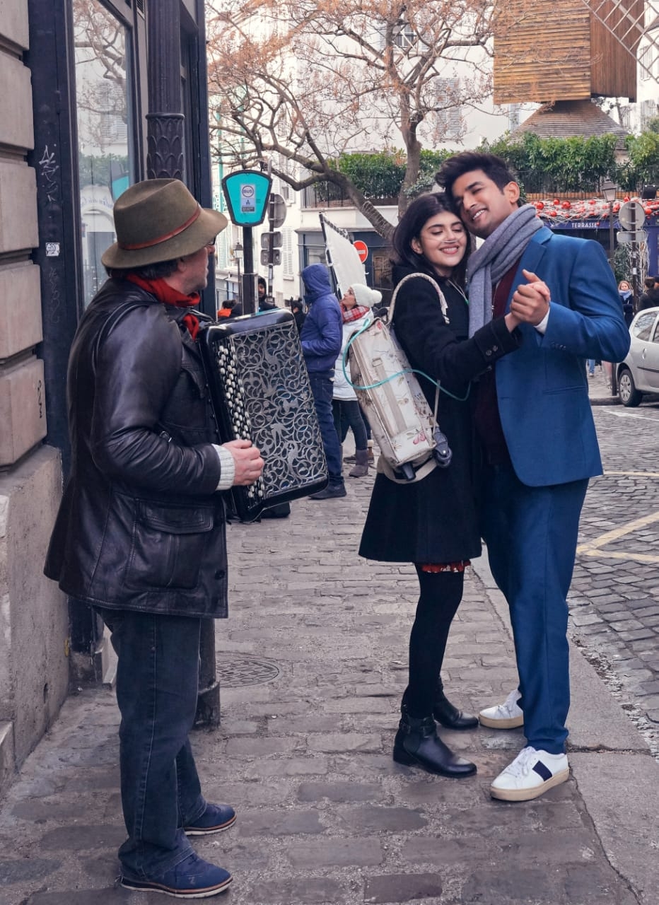 Sushant Singh Rajput, Sanjana live life to the fullest in 'Khulke jeene ka' video.