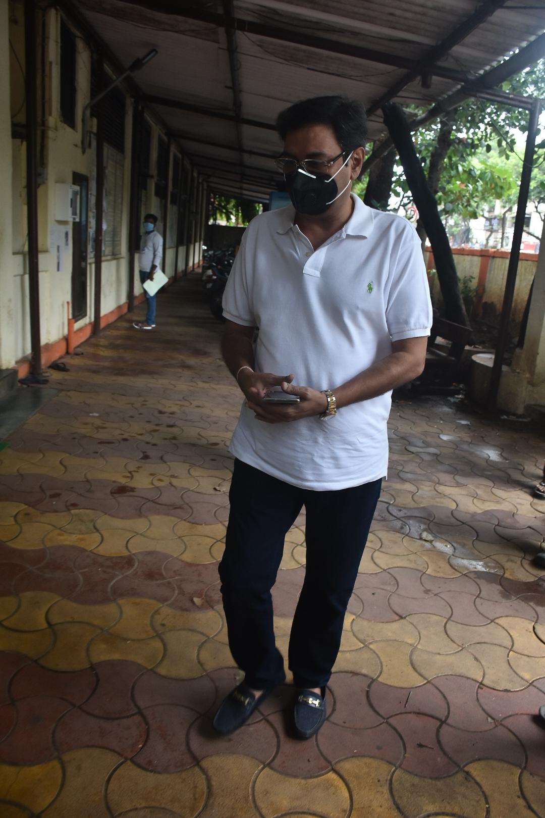 Mumbai: Screenwriter Rumi Jafrey seen at Bandra police station for the interrogation of Sushant Singh Rajput suicide case, in Mumbai on July 23, 2020. (Photo: IANS)