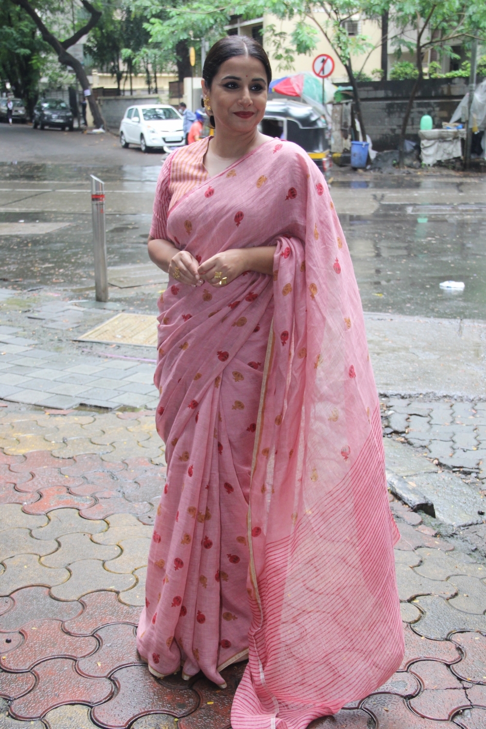 Mumbai: Actress Vidya Balan seen in Mumbai's Bandra on July 24, 2020. (Photo: IANS)