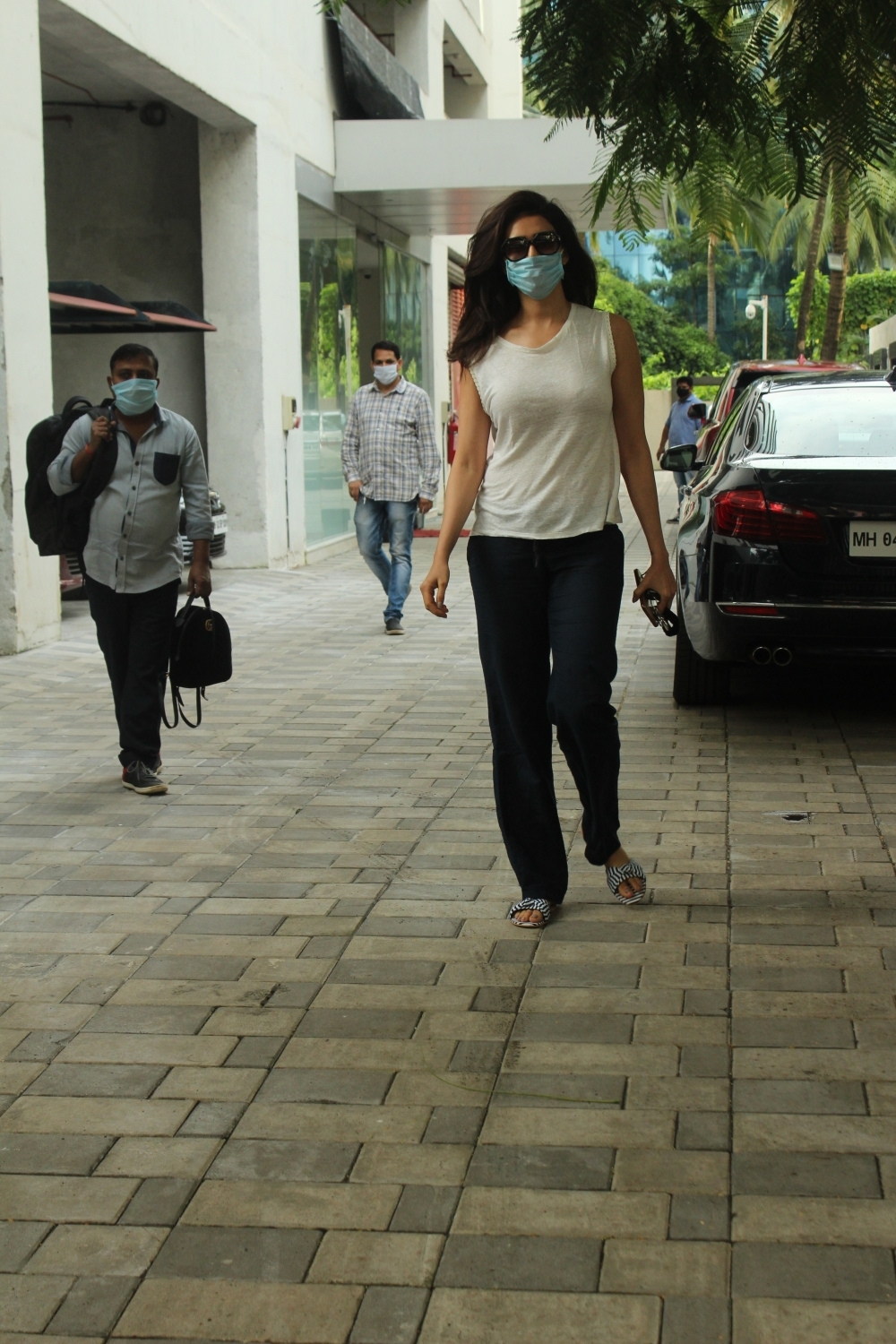 Mumbai: Actress Karishma Tanna seen at Tseries office in Mumbai;s Andheri on July 31, 2020. (Photo: IANS)