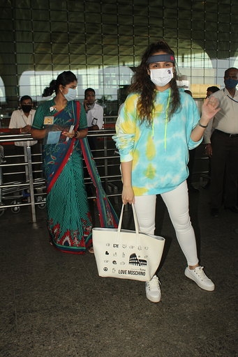 Mumbai: Actress Huma Qureshi seen at Chhatrapati Shivaji Maharaj International Airport as she leaves for the UK for the shooting of her upcoming film "Bell Bottom" from Mumbai on Aug 6, 2020. (Photo: IANS)
