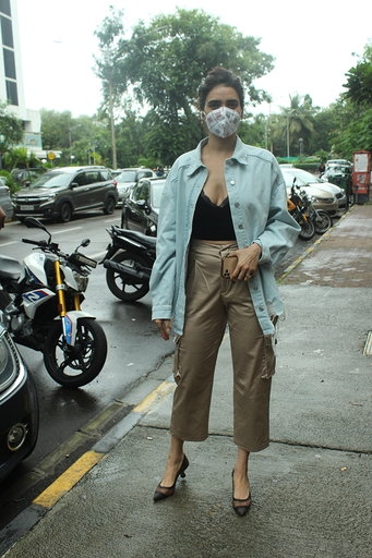 Actress Karishma Tanna seen at Andheri in Mumbai on Aug 8, 2020. (Photo: IANS)